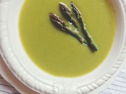 Sopa de espárragos verdes