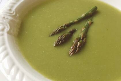 Sopa de espárragos verdes