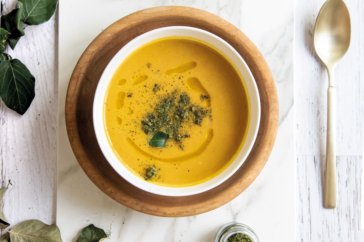 Sopa de membrillo en la que también se aprovecharon las hojas del fruto.