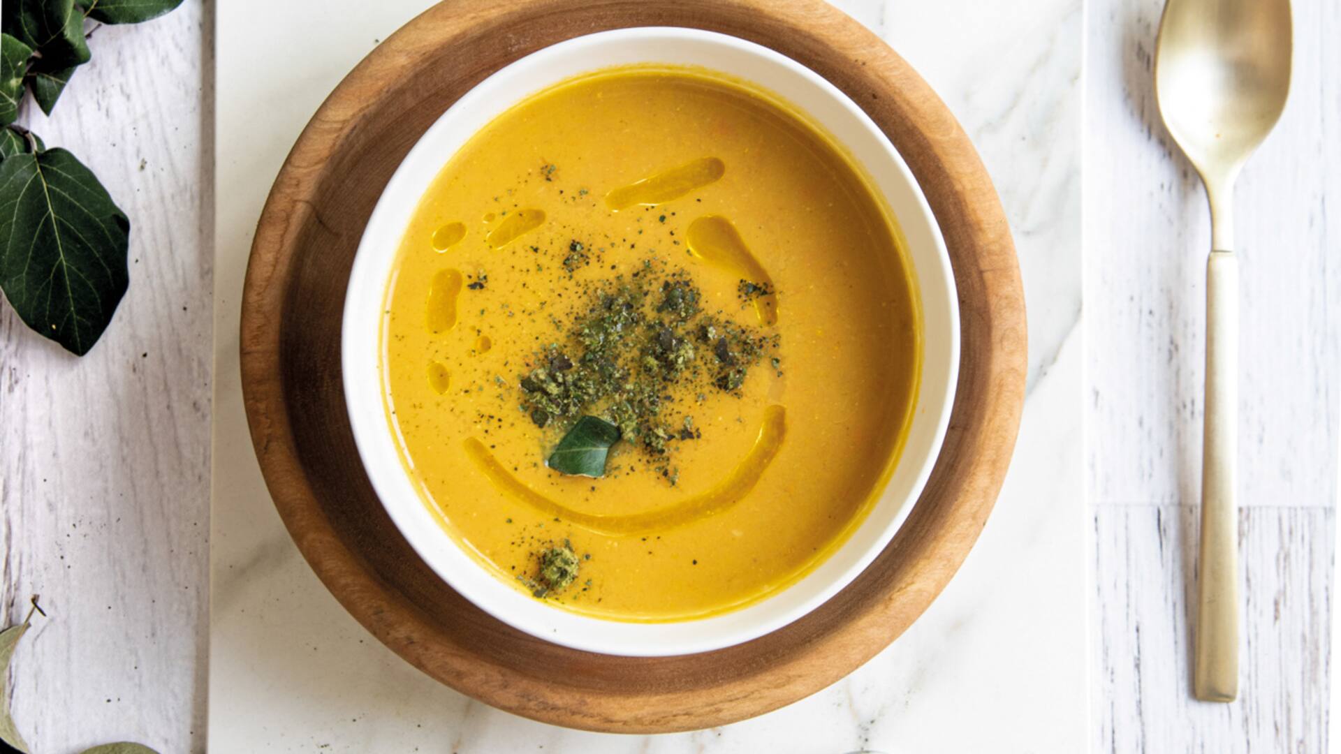 Sopa de membrillo en la que también se aprovecharon las hojas del fruto.
