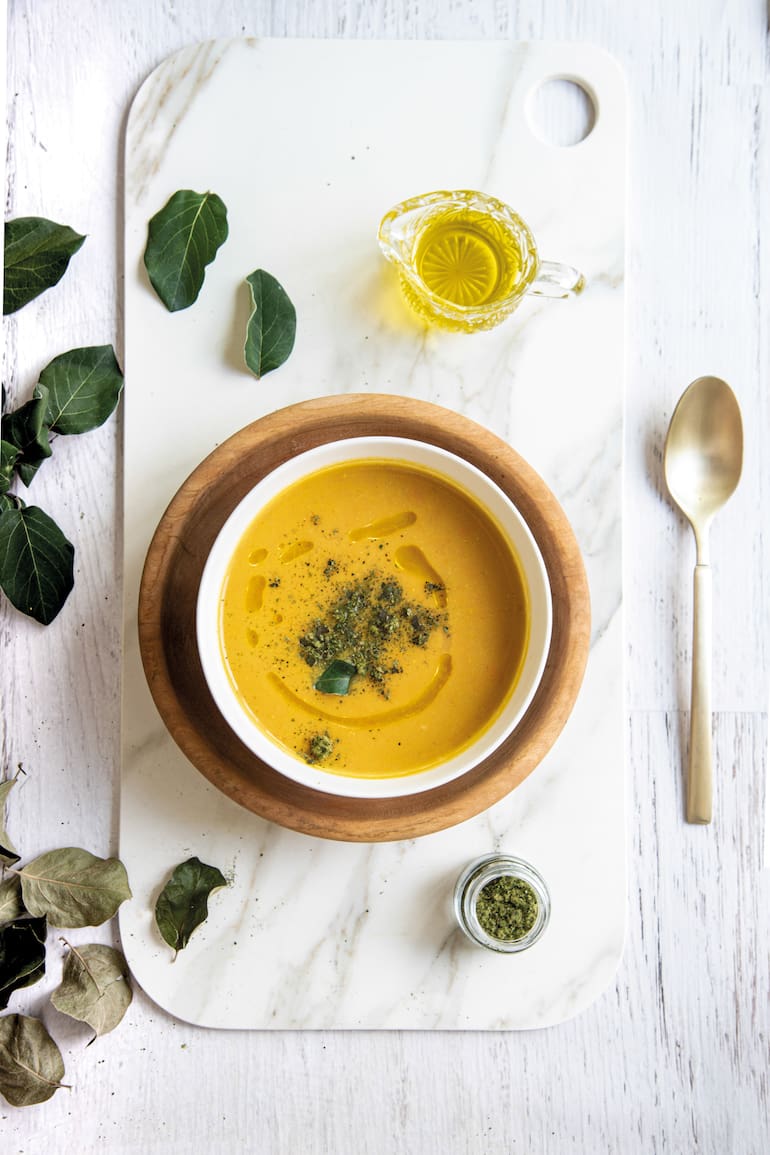 Sopa de membrillo en la que también se aprovecharon las hojas del fruto.