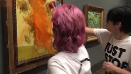 Sopa de tomates sobre "Los girasoles", de Van Gogh