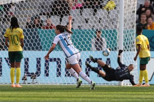 Sophia Braun hizo ante Sudáfrica el golazo que revivió a Argentina en el Mundial de fútbol femenino; el próximo miércoles el seleccionado se jugará la chance de pasar a los octavos de final, frente al poderoso Suecia.