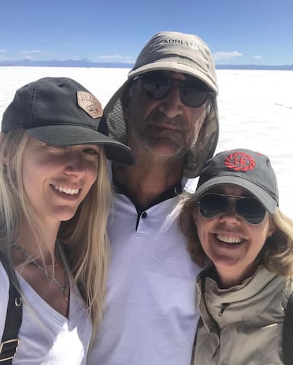Sophie, junto a sus padres en Jujuy.