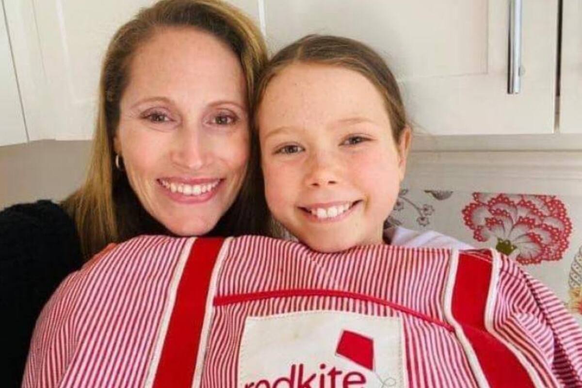 Sophie, la protagonista de esta historia, junto a su madre Christine (Foto: Facebook