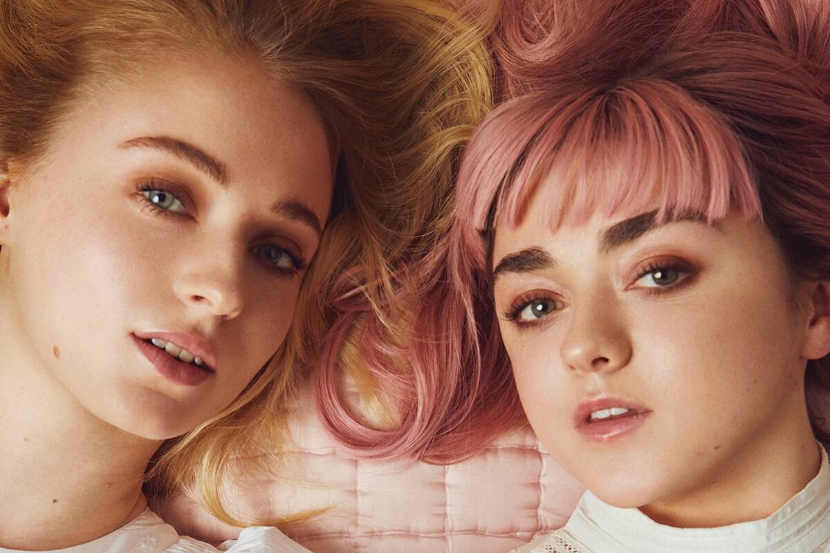 Sophie Turner y Maisie Williams
