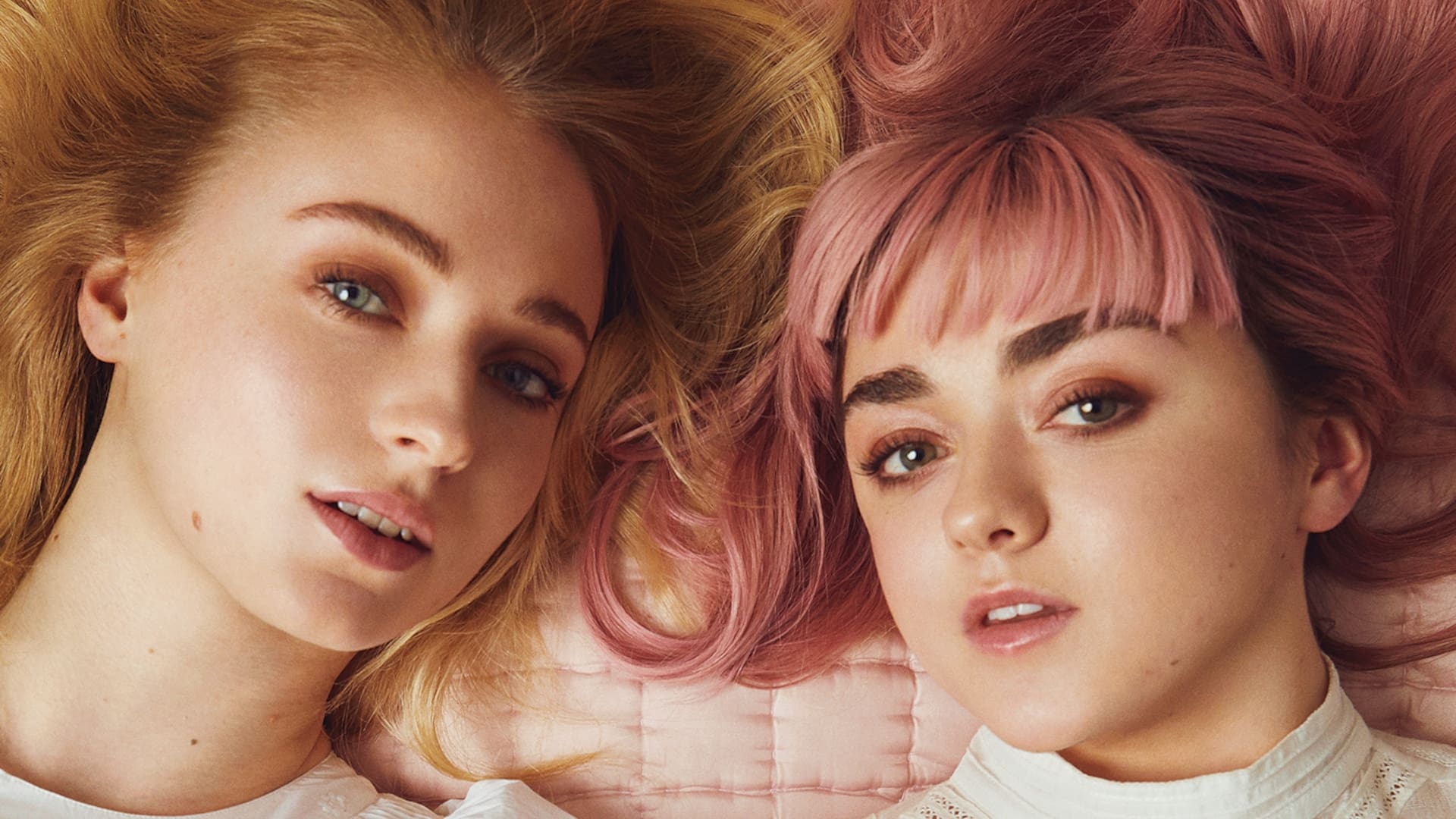 Sophie Turner y Maisie Williams