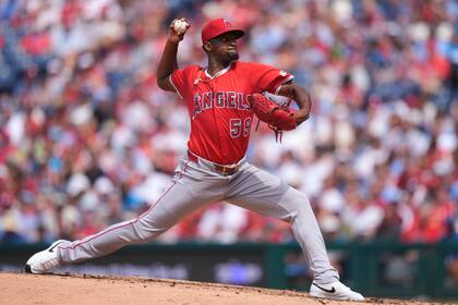 Soriano limita a los Phillies a dos carreras en siete entradas en la victoria 8-2 de los Angels