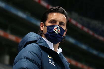 Sorprendió la llegada de Santiago Solari a principios de año al gigante mexicano, América; desde entonces, tras 15 partidos, ganó 11, empató dos y perdió dos, para marchar segundo en el torneo, apenas dos puntos detrás del líder, Cruz Azul