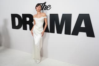 Sorpresa: zendaya viste algo azul, tras lo viejo, lo nuevo y lo prestado