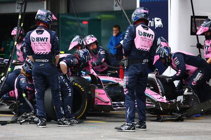 Sorpresivamente, la fábrica de Alpine fue "visitada" por dos sospechosos