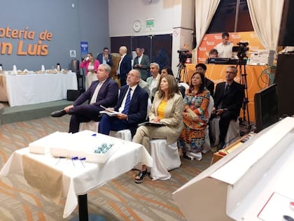 Sorteo en la Lotería de San Luis para determinar a los primeros 60 funcionarios que se someterán al narcotest.