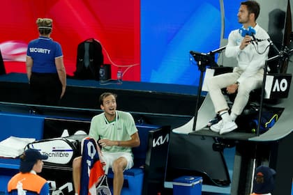 "¿Sos estúpido?", el insulto de Daniil Medvedev al juez de silla español Jaume Campistol durante el partido de semifinales del Australian Open