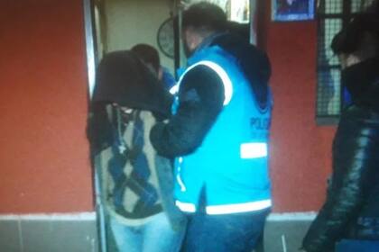 Sospechoso. Raúl Devias arrojó en la vía pública, frente a su vivienda, el cuerpo de su expareja María Lourdes Aragio