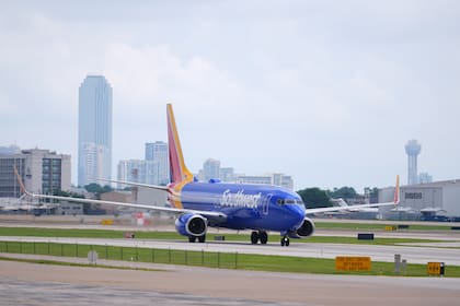 Southwest Airlines advirtió a los pasajeros que levantarse en cuanto aterriza el avión no los hará bajar más rápido