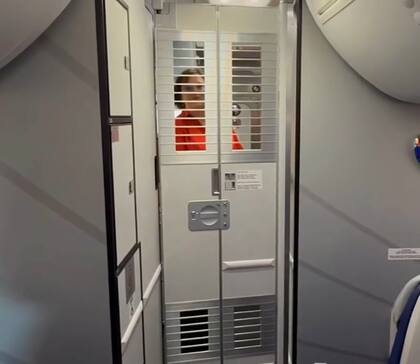 Southwest ya tiene en funcionamiento el primer avión con la barrera secundaria de cabina para proteger pilotos