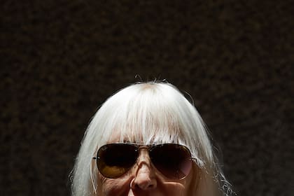 “Soy de la misma generación que los Rolling Stones y que Paul McCartney. Todo empezó en los sesenta", dice Minujín, siempre protegida por sus característicos anteojos negros
