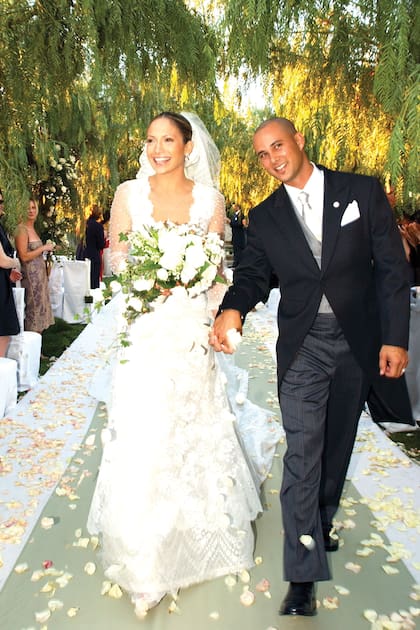 “Soy una romántica incurable y una persona apasionada cuando se trata del amor", reveló la actriz quien estuvo comprometida seis veces y se casó cuatro. Aquí, con su segundo marido, el coreógrafo Chris Judd en 2001.