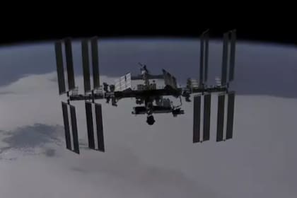 SpaceX publicó un video con imágenes espectaculares de la Estación Espacial Internacional tomadas desde una nave Dragon en aproximación que se estacionó esta semana en el complejo orbital