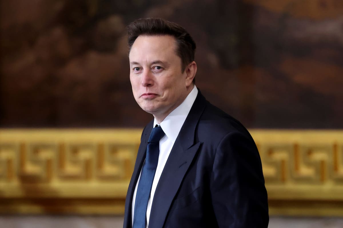 SpaceX shares rise even as company insiders get a chance to sell for the first time