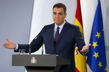 Spains Prime Minister Pedro Sanchez delivers a statement at the Moncloa Palace in Madrid, Spain, Friday, Feb. 15, 2019. Sanchez has called early general elections for late April, the third such ballot in less than four years. (AP Photo/Andrea Comas)