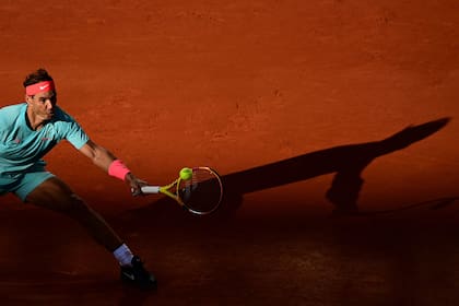 Un juego entre el sol y la sombra: Nadal y Schwartzman sufrieron ese efecto.