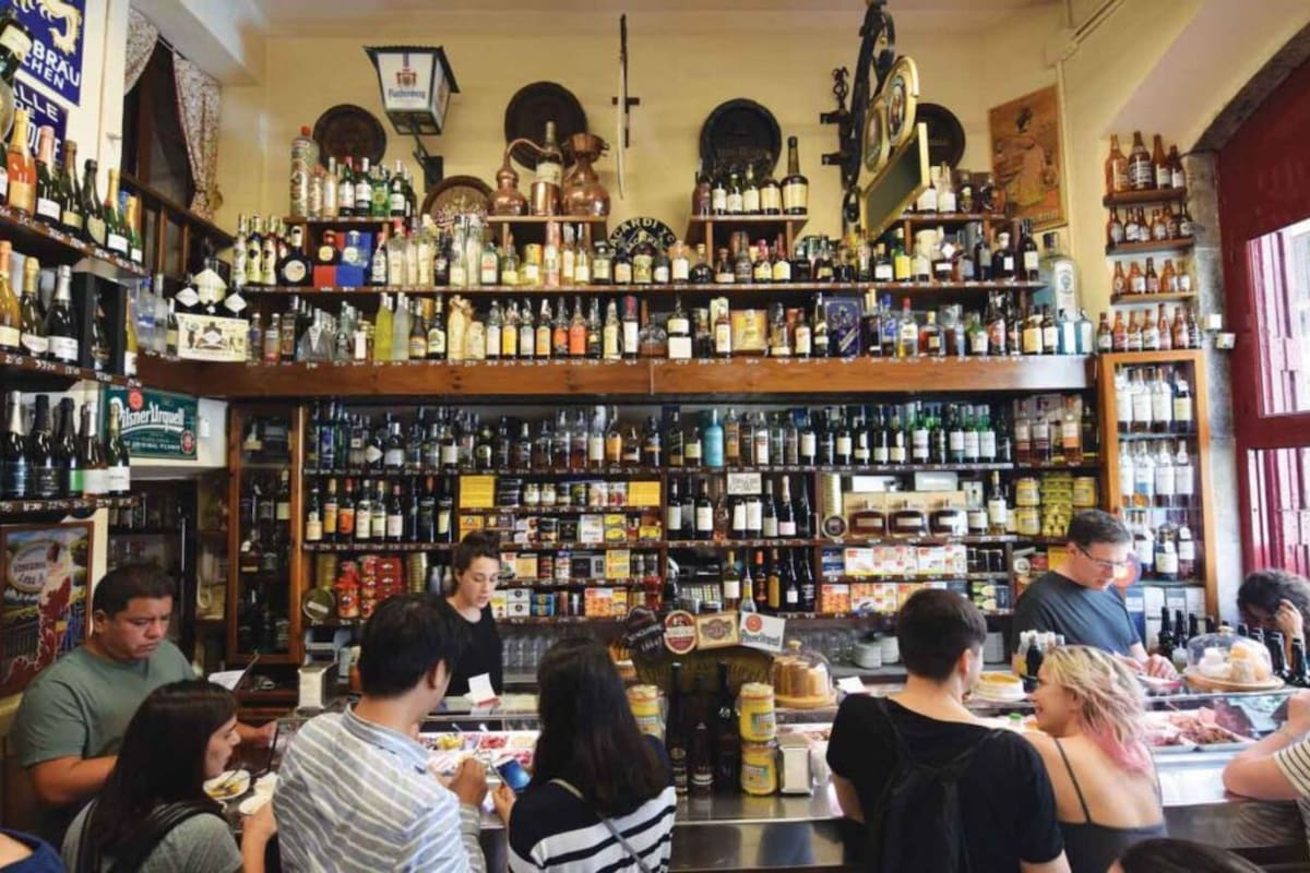 Spanish Table, una tienda de comestibles, vinos y utensilios de cocina españoles de larga trayectoria, abrió sus puertas en 2001