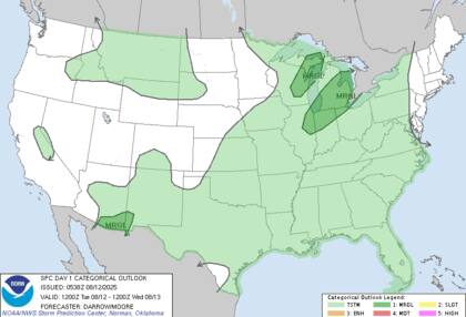 SPC alerta por riesgo marginal de tormentas severas en Grandes Lagos y Medio Oeste: Wisconsin y Michigan podrían sufrir ráfagas dañinas y granizo debido a una vaguada en altura que incrementa la cizalladura del viento