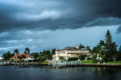 SPC emite alerta por tormentas severas: Costa este de Florida y Carolina del Norte en riesgo de tornados aislados y granizo