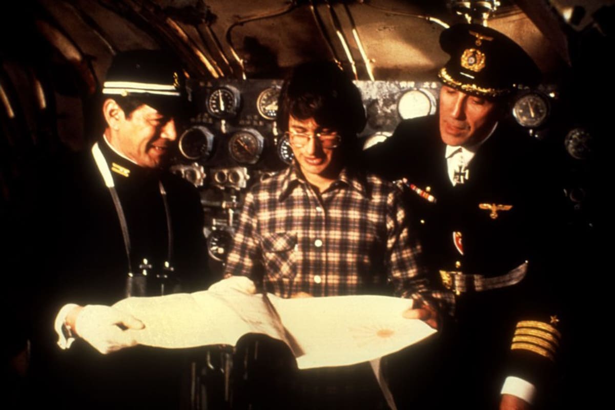 Spielberg prepara una escena de 1941 junto a Toshiro Mifune y Christopher Lee