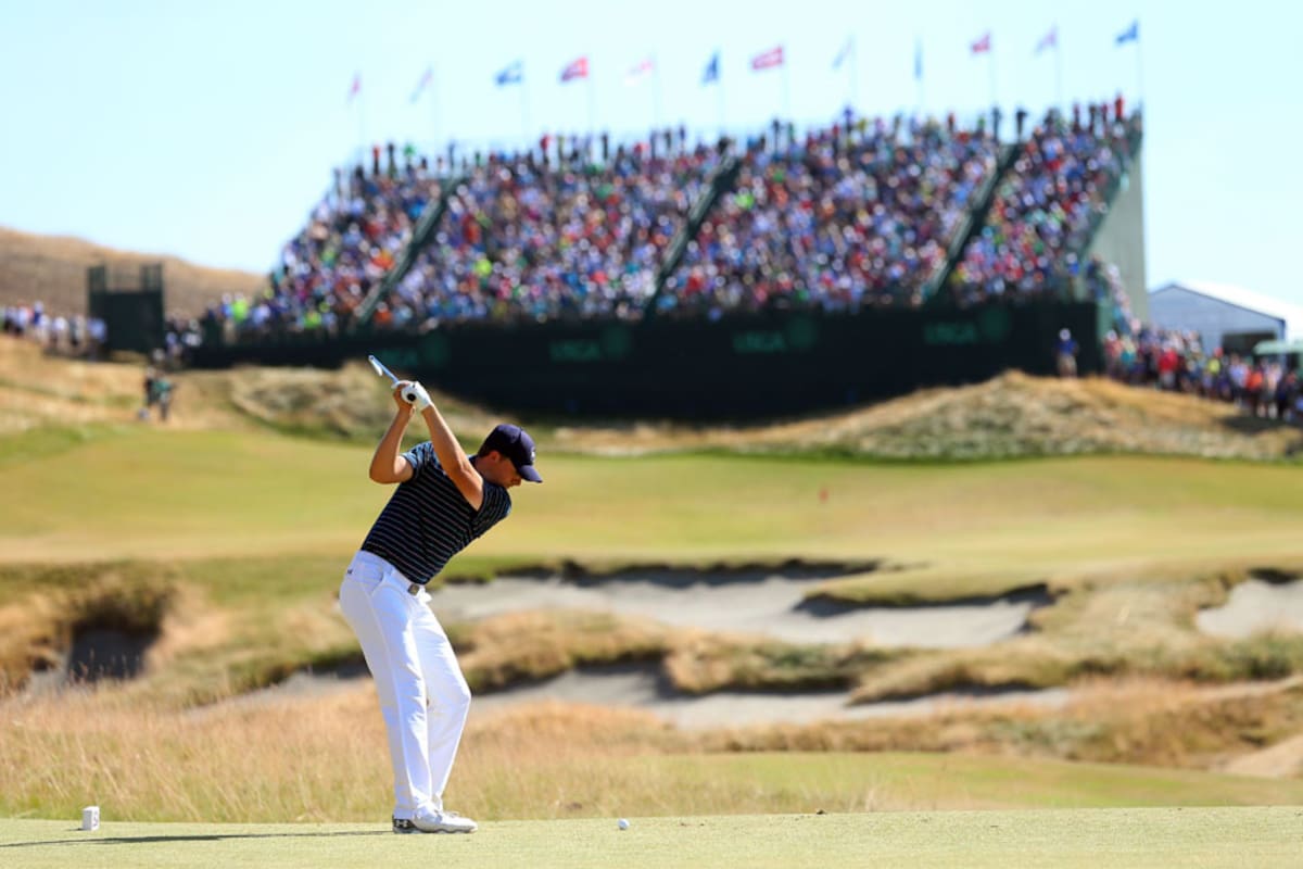 Spieth sorpende con sus golpes