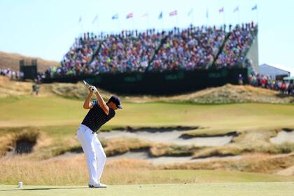 Spieth sorpende con sus golpes