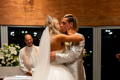 Spinelli, de 25 años, se casó en Ucrania durante enero; como él, su mujer no tiene miedo en el país europeo.
