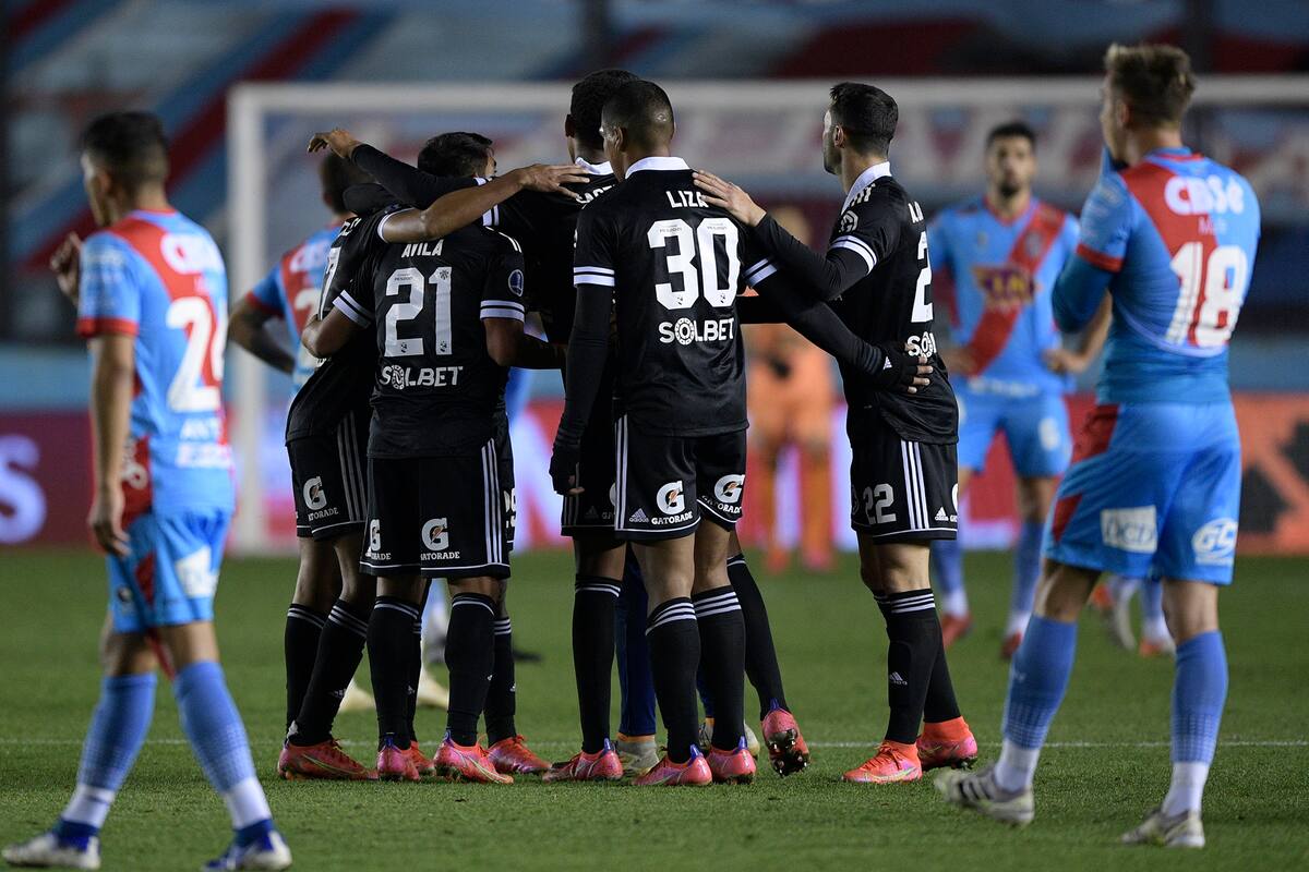 Sporting Cristal le empató a Arsenal y lo dejó sin Copa