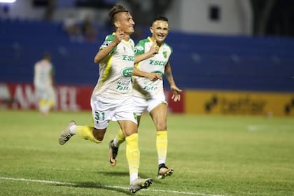 Sportivo Luqueño-Defensa y Justicia, por la Copa Sudamericana. Gol de Defensa
