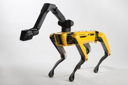 Spot Mini tiene un peso de 30 kilos y está equipado con una batería que le da una autonomía de 90 minutos