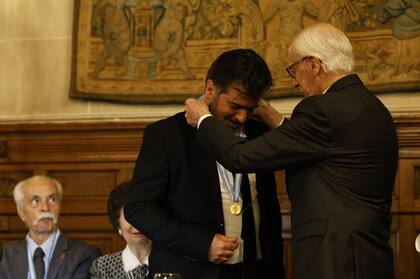 Spregelburd recibió los atributos que lo acreditan como integran de la Academia Argentina de Letras