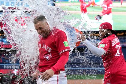 Springer impulsa 7, Azulejos vencen 12-5 a Yankees y se acercan a 1 juego de la cima del Este