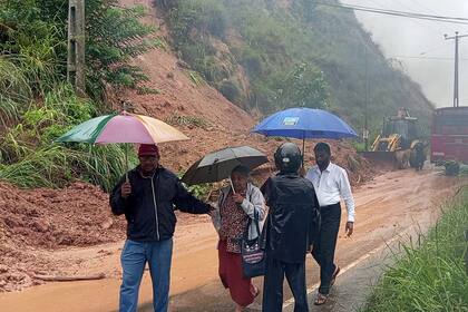 Sri Lanka cierra oficinas y escuelas por mal clima, que ha causado 56 muertes