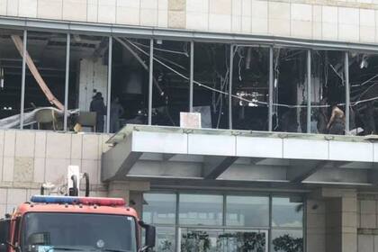 El restaurante localizado en el segundo piso del hotel Shangri-La quedó destrozado por una de las bombas