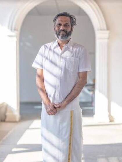 Sridhar asegura que sigue pudiendo dirigir directamente un grupo de ingenieros y tomar decisiones importantes desde la pequeña aldea