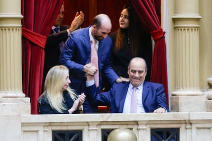 Ssesión en la cámara de diputados por la ley bases. Karina Milei y francos