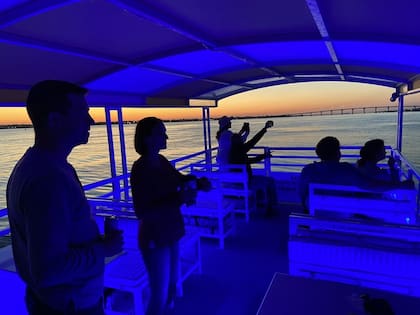 St. Augustine ofrece paseos en bote nocturnos donde se puede avistar delfines