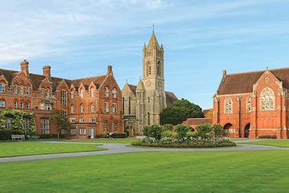 St Edward’s School, en Oxford, sería el otro posible internado mixto donde podría estudiar George.