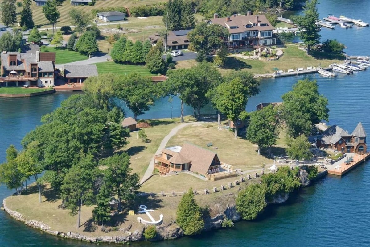 St. Elmo Island está disponible para venta y renta; se localiza en Alexandria Bay, Nueva York