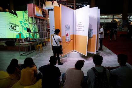 Stand colectivo de la ciudad en la Feria del Libro