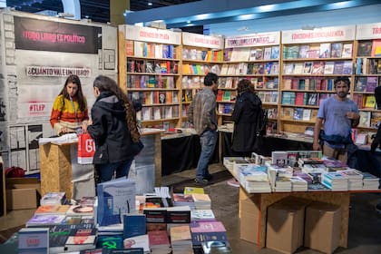 Stand colectivo Todo Libro es Político en el Pabellón Amarillo