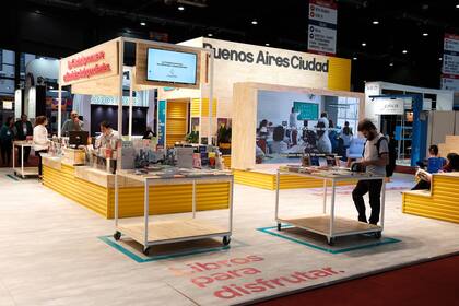 El stand de la ciudad de Buenos Aires cuenta con un auditorio, un espacio de lectura y un punto de venta de libros de 25 sellos independientes