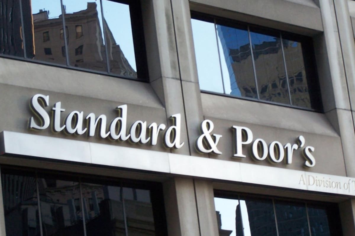 Standar & Poor''s elevó la nota de la Argentina