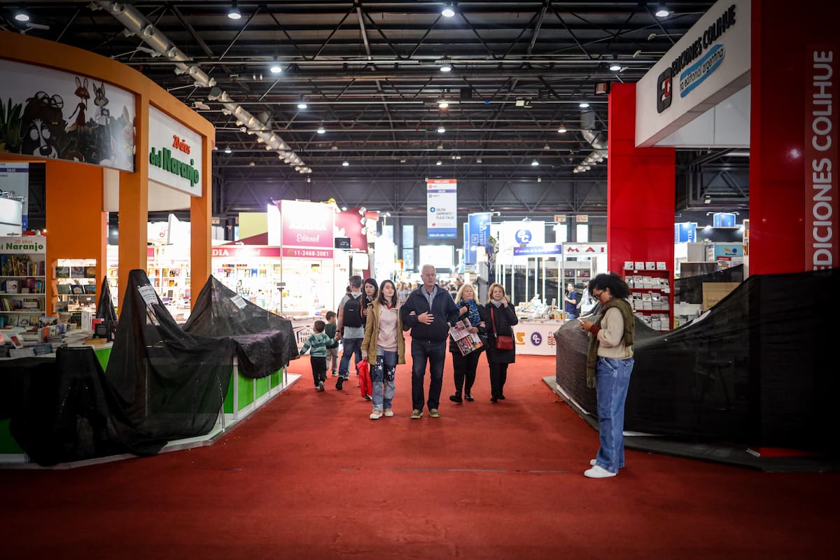 Stands cerrados en la Feria del Libro en adhesión al paro nacional